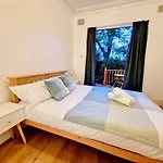 Lovely Ground Floor Home With High Ceiling And A Private Garden With Deck By Earl\'S Court Station