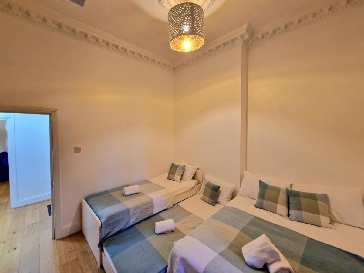 Apartamento Lovely Ground Floor With High Ceiling And A Private Garden With Deck By Earl's Court Station Londres