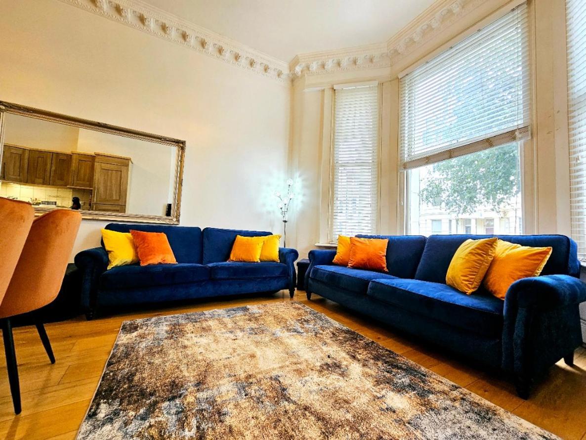 Lovely Ground Floor With High Ceiling And A Private Garden With Deck By Earl's Court Station *