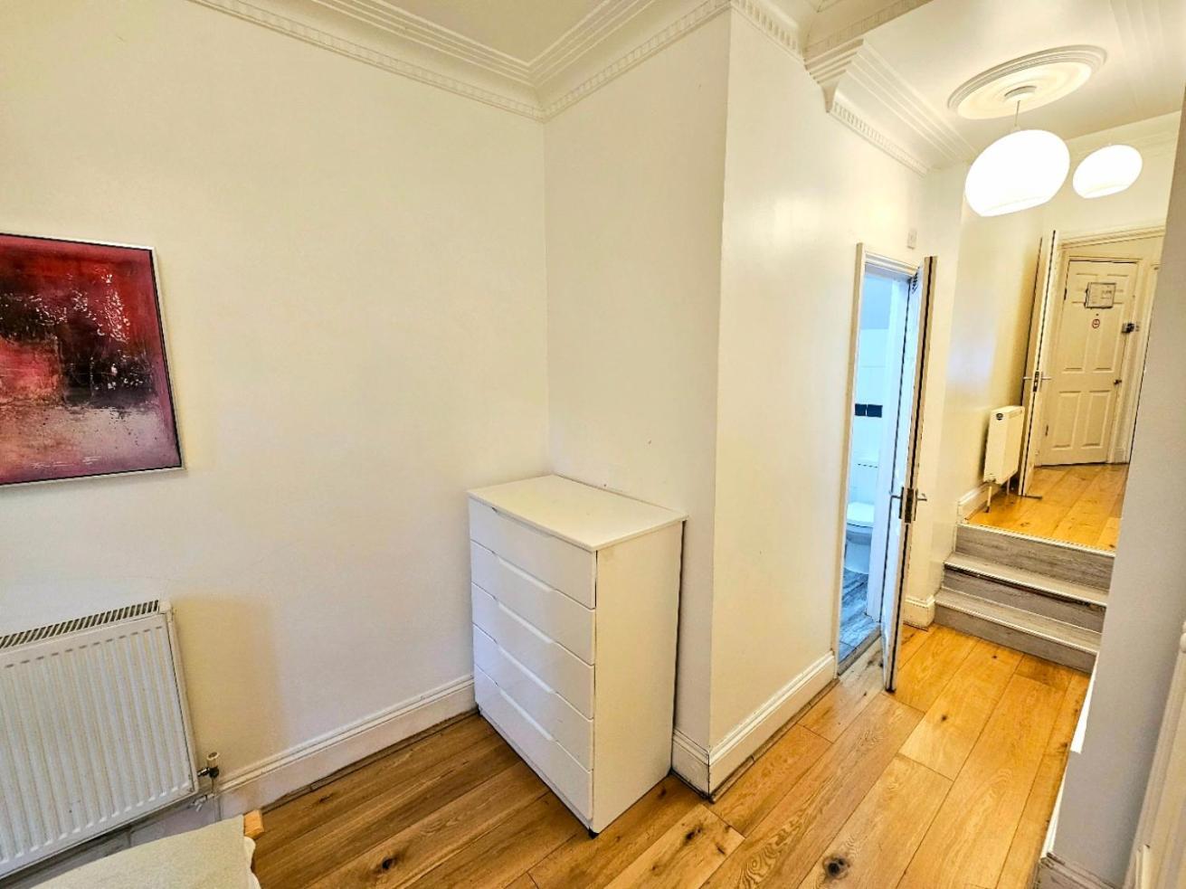 Lovely Ground Floor With High Ceiling And A Private Garden With Deck By Earl's Court Station Apartamento